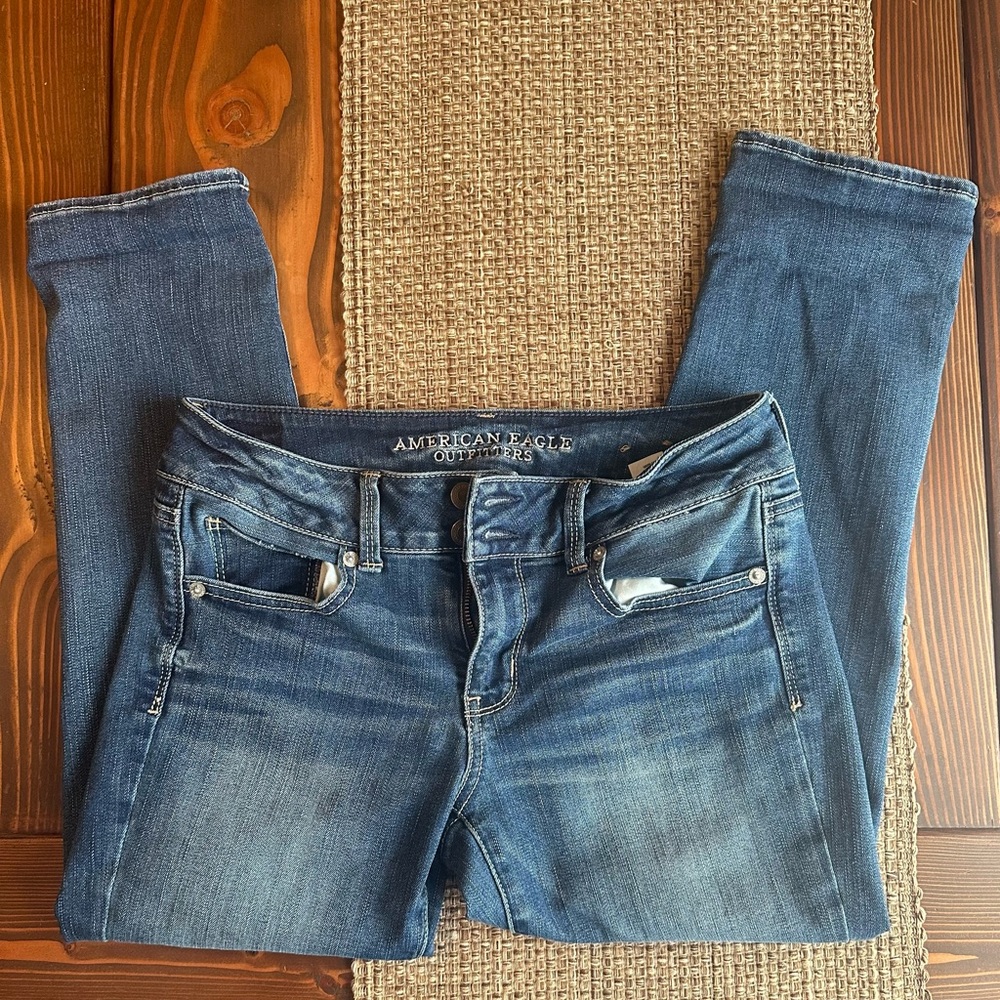 American eagle artist crop super stretch jeans. Size 4.